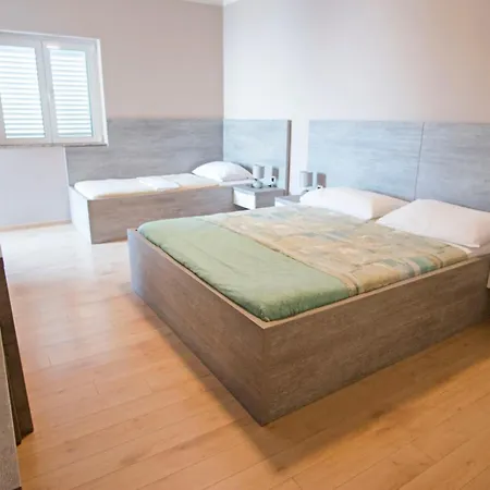 Paradiso Apartman Vir