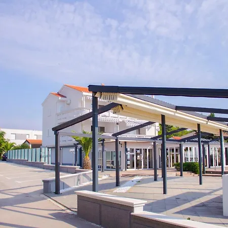Paradiso Apartman *